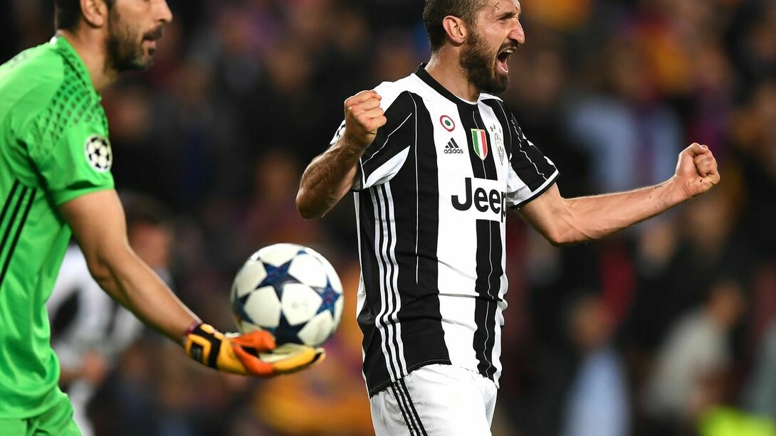 Giorgio Chiellini dal mese di aprile calca i campi da calcio dopo aver completato gli studi in Business Administration con la votazione di 110 e Lode con menzione di merito