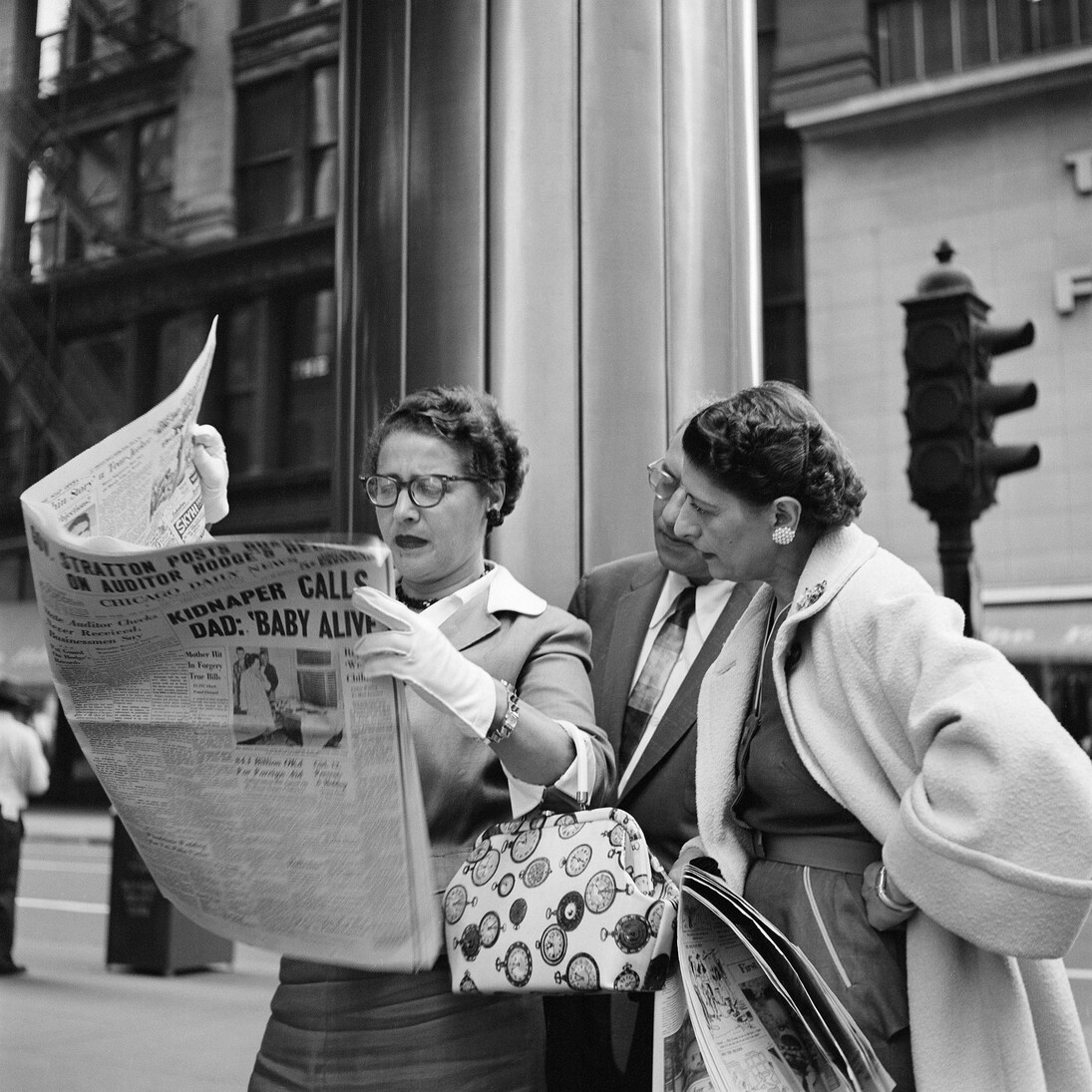 Vivian Maier, Chicagoland, date unknown, 40x50 cm(16x20 inch.) , © Vivian Maier/Maloof Collection, Courtesy Howard Greenberg Gallery, New York