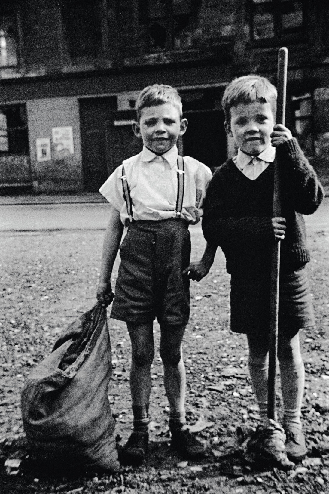 David Peat
Two boys with sack
Silver gelatin print
15 x 10.5 ins (38 x 27 cms)