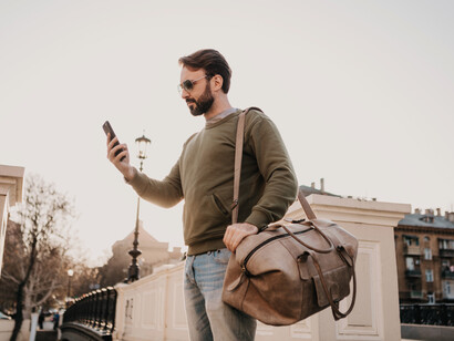 De algún modo es como si los sólidos cimientos sobre los que has construido tu fortaleza se viniesen abajo, sin poderlo remediar