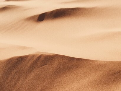 Los granos de arena moldeados por el agua presentan características y formas que la hacen superior a la arena del desierto