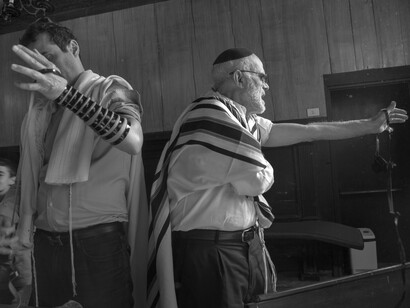 Ferdinando Scianna - Preghiera del mattino nel Midrash, Luzzatto dentro la sinagoga Levantina