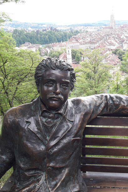 Una statua di Albert Einstein