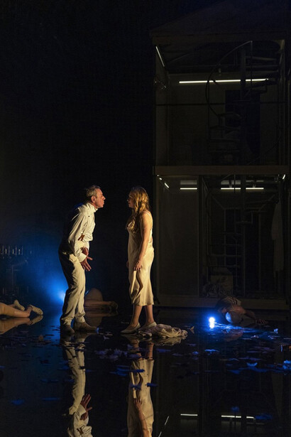 Nora oder Wie man das Herrenhaus kompostiert. Courtesy of the Deutsches Theater