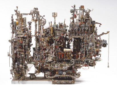 ACM, entre 1990 et 2000, assemblage d’éléments électroniques, de fis et de pièces de machine à écrire, 37,6 x 49,6 x 22,4 cm. Collection abcd