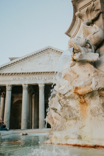 Il cerchio è associato al simbolo
dell’infinito, dell’universo e quindi della divinità. Roma, Italia
