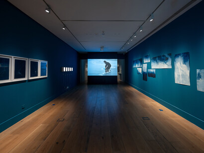 Varios artistas, Espectros. Enigmas de la mirada, vista de exhibición. Cortesía de la Fundación Casa de México en España