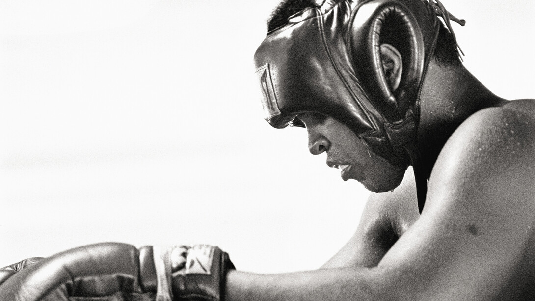 Chris Smith, Training at 5th street gym, Miami Beach, Florida, c. 1971. Courtesy of Alon Zakaim Fine Art Gallery. Photo by Chris Smith/Popperfoto via Getty Images