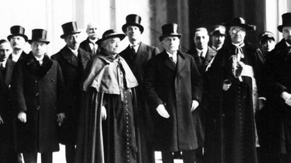 Benito Mussolini e il cardinale Pietro Gasparri alla firma dei Patti Lateranensi a Roma l’11 febbraio 1929 