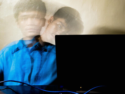 La automatización masiva y el aislamiento tecnológico son ejemplos de cómo la IA puede fragmentar estructuras sociales y afectar la salud mental colectiva