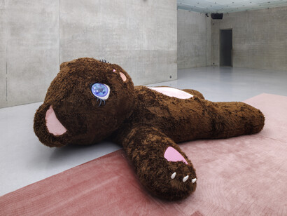 Precious Okoyomon, One either loves oneself or knows oneself, ansicht der ausstellung. Mit freundlicher genehmigung von Kunsthaus Bregenz