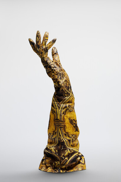 Alexander McQueen, Gauntlet, Victoria and Albert Museum