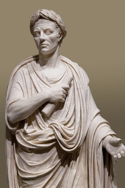 Statua originariamente di un imperatore non identificato, restaurata come Giulio Cesare, Louvre, Parigi, Francia