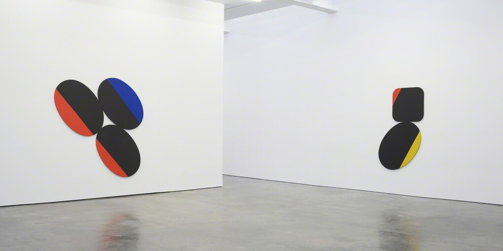 Leon Polk Smith, Exhibition view. Courtesy of Lisson Gallery