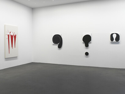 Gary Kuehn, installation view. Courtesy of Häusler Contemporary München