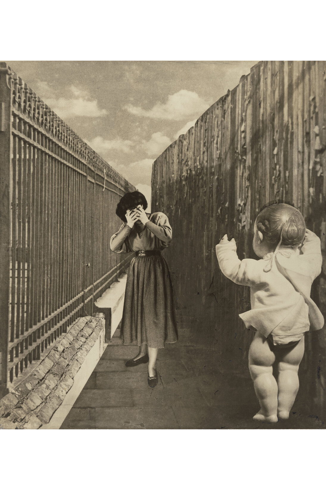 Grete Stern. Sueño No. 24: “Surprise”. 1949. Gelatin silver print. 17 × 15 3/16″ (43.2 × 38.5 cm). Vital Projects Fund, Robert B. Menschel. © 2014 Galería Jorge Mara-La Ruche
