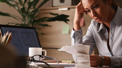 Comprendre ses documents administratifs ne devrait jamais relever du privilège, surtout lorsque des erreurs ou des termes techniques viennent alourdir ce qui devrait être transparent