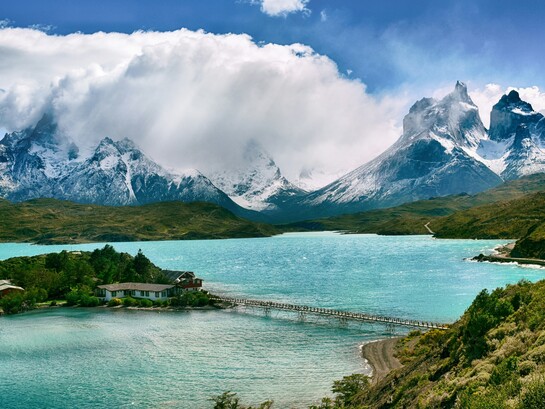 La vera crisi di un Paese non riguarda solo economia o politica, ma anche la perdita della capacità di riconoscere ciò che dovrebbe mettere in discussione la società. Torres del Paine National Park, Cile