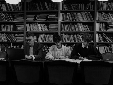 As bibliotecas públicas precisam despertar para a importância das redes sociais, como parceiras cruciais no processo de transmissão do conhecimento, de divulgação dos seus serviços e conteúdos, e de existir como equipamentos de serviço público na era digital e da Inteligência Artificial