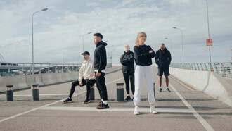 The running group stands united, recognising that success is built on a foundation of focus and a clear direction, much like a well-planned exercise routine