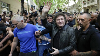 Javier Milei, élu président en Argentine. Il aura fallu seulement deux ans d’activisme pour que cette coalition s’installe dans le paysage politique © Matias Delacroix/AP