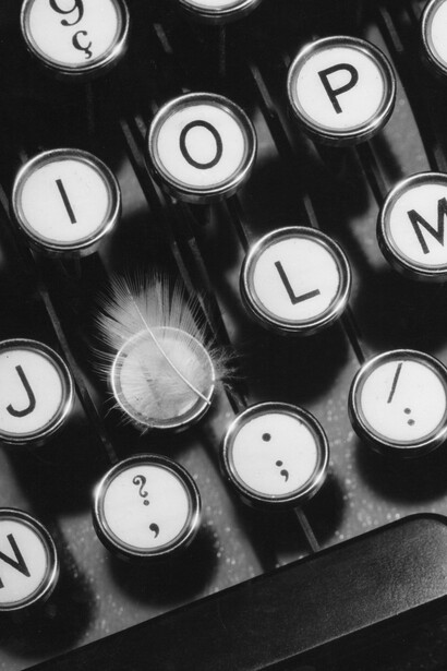 François Kollar, Douceur du clavier (Publicité pour machine à écrire
Hermès), 1930. Courtesy of Les Douches la Galerie, Paris © Estate François Kollar