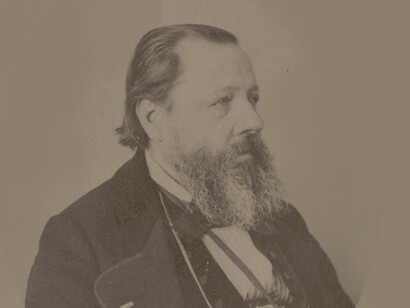 Recibió sepultura modestamente en el cementerio Père Lachaise, el mismo en el que están enterrados los astros del romanticismo que fueron contemporáneos suyos y admiraron sinceramente su forma de tocar la guitarra.  Julià, E. (fotografía). Huerta, Trinidad (1800-1874), Retrato. Aparece en el conjunto documental: IconMUSNum, Década de 1800. Biblioteca Nacional de Francia