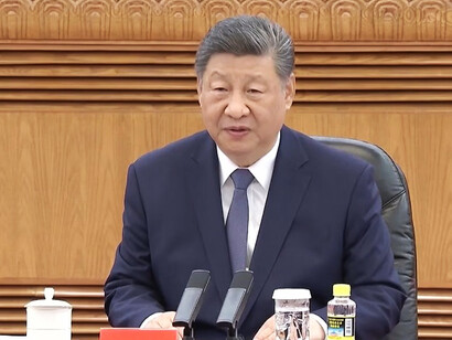 During a meeting in Beijing, Xi Jinping and Taiwanese opposition figure Cheng Li-wun discuss cross-strait relations amid rising political tensions over Taiwan’s future