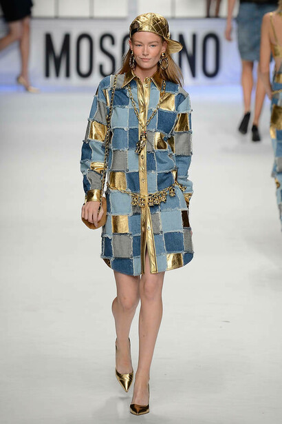 Moschino, salopette patchwork denim e oro