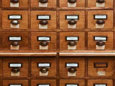 Il tentativo di calcolare il rischio e prevedere il comportamento umano rivela i limiti dei modelli matematici: l’incertezza, la paura della perdita e il bisogno di attribuire senso agli eventi continuano a sfuggire a ogni previsione