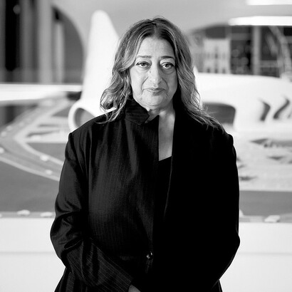 Zaha Hadid é uma arquiteta nascida em Bagdá, no Iraque, em 1950, e radicada na Inglaterra