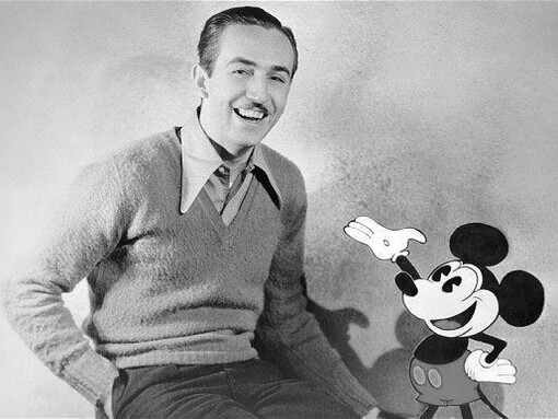 Walter Disney fue un empresario, animador, guionista, actor de voz y productor de cine estadounidense. Pionero de la industria de la animación estadounidense