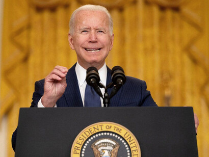 Biden ha identificado a China y a Rusia como los rivales en la lucha mundial entre democracia y autoritarismo, procurando fortalecer el liderazgo de los Estados Unidos en el bloque de las democracias