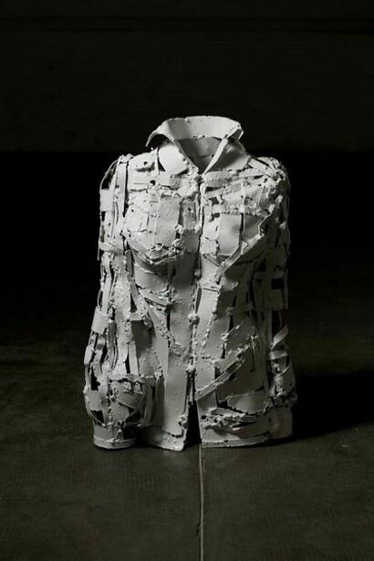 Senza titolo serie Il senso dell’assenza, 2008, ferro saldato smaltato, 100 x 38 x 20cm
