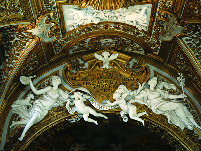 Arco trionfale con "Putti in bassorilievo" di Camillo Rusconi (1702) e "Allegorie femminili affiancate da putti in bassorilievo" di Michel Maille (1702) (foto Studio Azimuth147)

