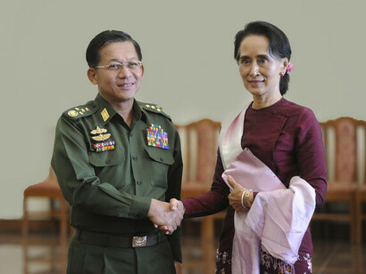 Aung San Suu Kyi con el general Min Aung Hlaing