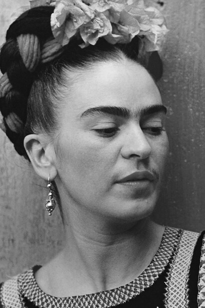 La obra de Frida y la de su marido, el pintor Diego Rivera, se influyeron mutuamente. Ambos compartieron el gusto por el arte popular mexicano de raíces indígenas