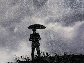 Llovía. Otros cortejos fúnebres traían al futuro residente y a sus amigos