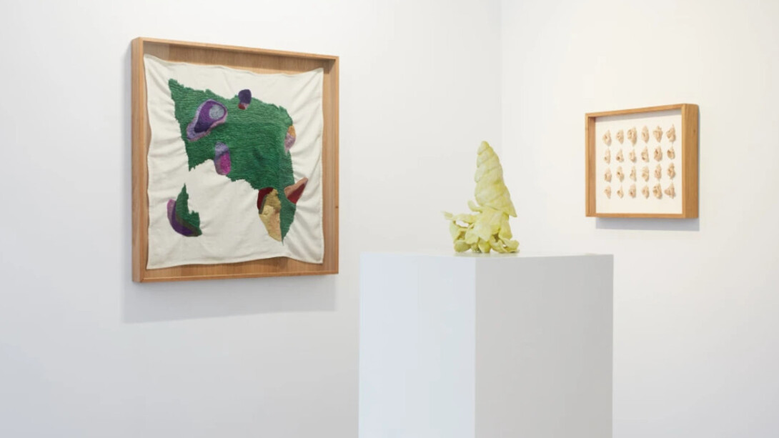 The Woman Who Walks With Me. Courtesy of Galeria Nara Roesler