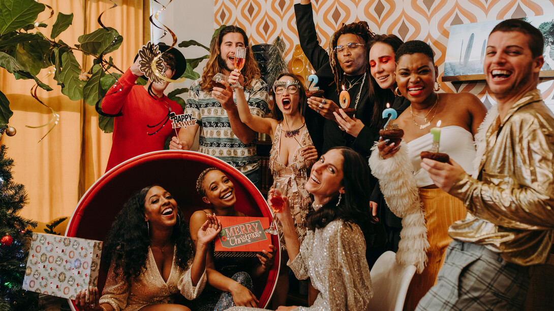 Looks de fim de ano. Para a virada, os tons metálicos podem ser uma boa pedida principalmente se vai a uma festa aproveita para misturar e abusar nas combinações