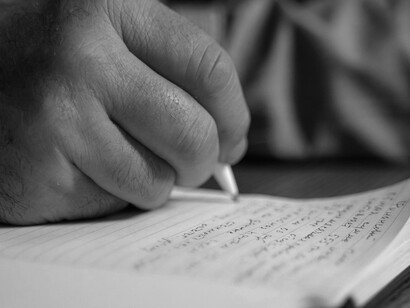 Describir un lugar es darle voz al mundo de la historia, convertirlo en presencia y memoria dentro del relato