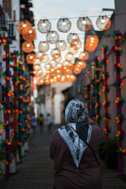 Vicoli con tipiche lanterne a George Town, isola di Penang, Malesia