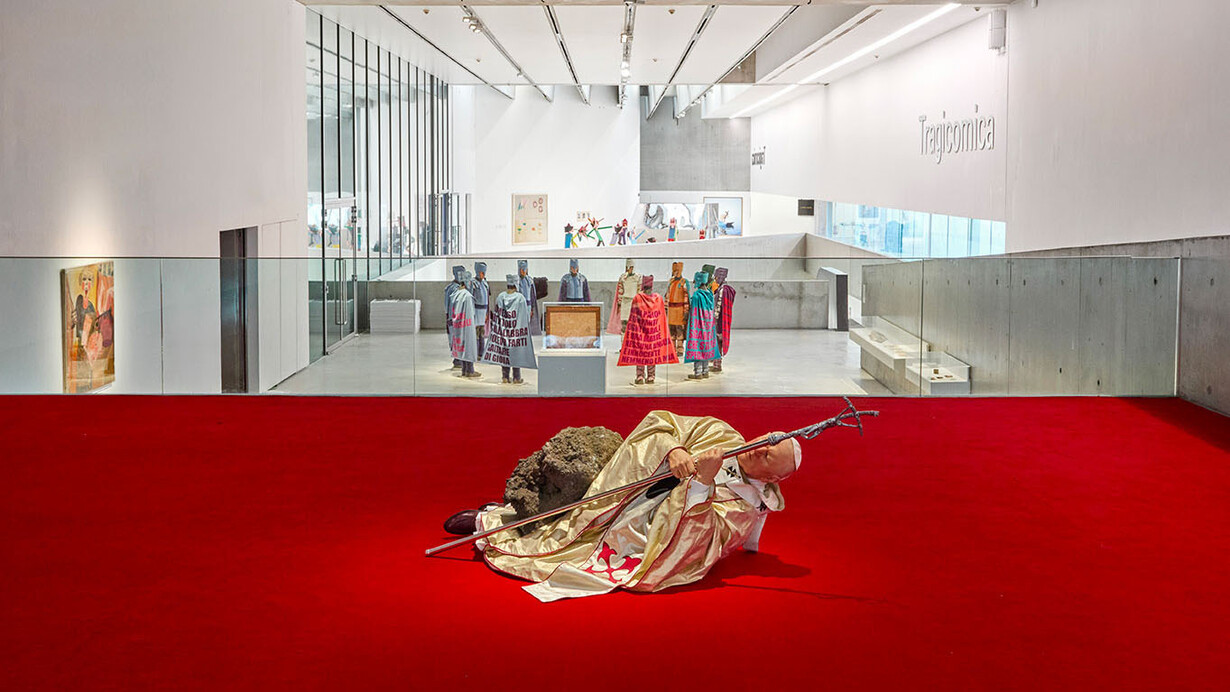 Artisti vari, Tragicomica. Prospettive sull'arte italiana dal secondo Novecento a oggi, veduta della mostra. Cortesia di Maxxi