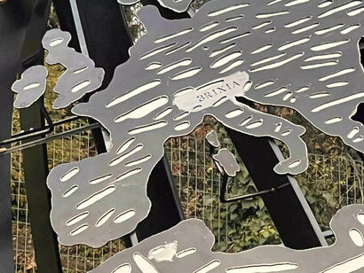 Emilio Isgrò, Mondo d’acciaio, vista della mostra. Per gentile concessione della Fondazione Brescia Musei