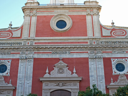 En su emplazamiento se encontraba la mezquita mayor de la ciudad. Fachada de la iglesia del Divino Salvador, Sevilla, España