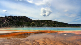 El Parque Nacional de Yellowstone, conocido por ser el primer parque nacional del mundo.  Estado de Wyoming, EE.UU.
