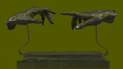 Reaching Hands, de Salvador Dali