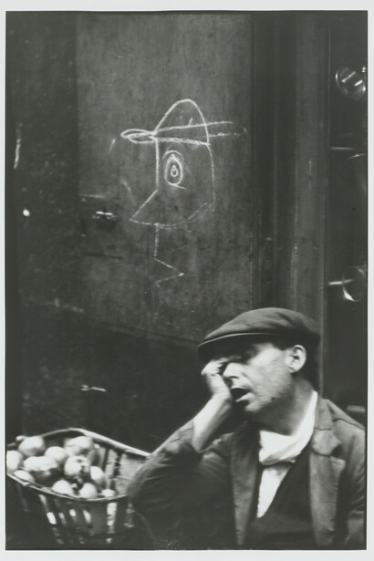 Henri Cartier-Bresson Barrio Chino, Barcelone, Espagne, 1933, épreuve gélatino-argentique de 1973 © Fondation Henri Cartier-Bresson / Magnum Photos