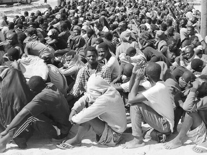 Migranti. Pochi, prima di tentare un espatrio clandestino e di avventurarsi in viaggi così difficili, valutano le reali condizioni del livello occupazionale dei giovani nel Paese in cui aspirano ad essere accolti © Fulbert Yao