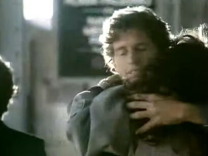 Lo spot rifletteva l’estetica e i valori dell’epoca: successo, controllo e virilità mainstream